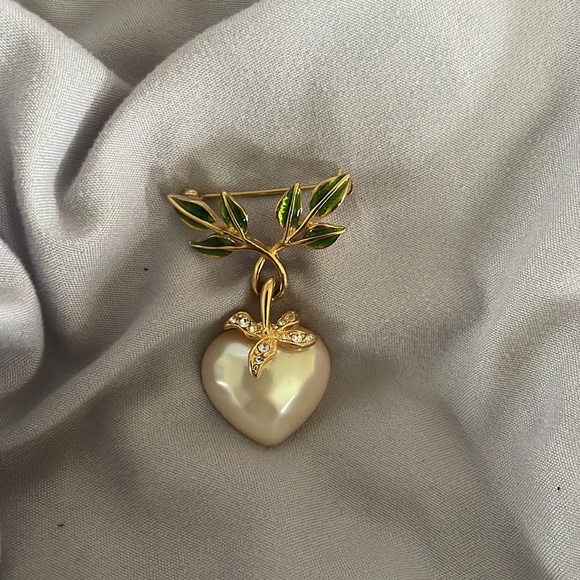 Joan Rivers Brooch - Picture 5 of 9